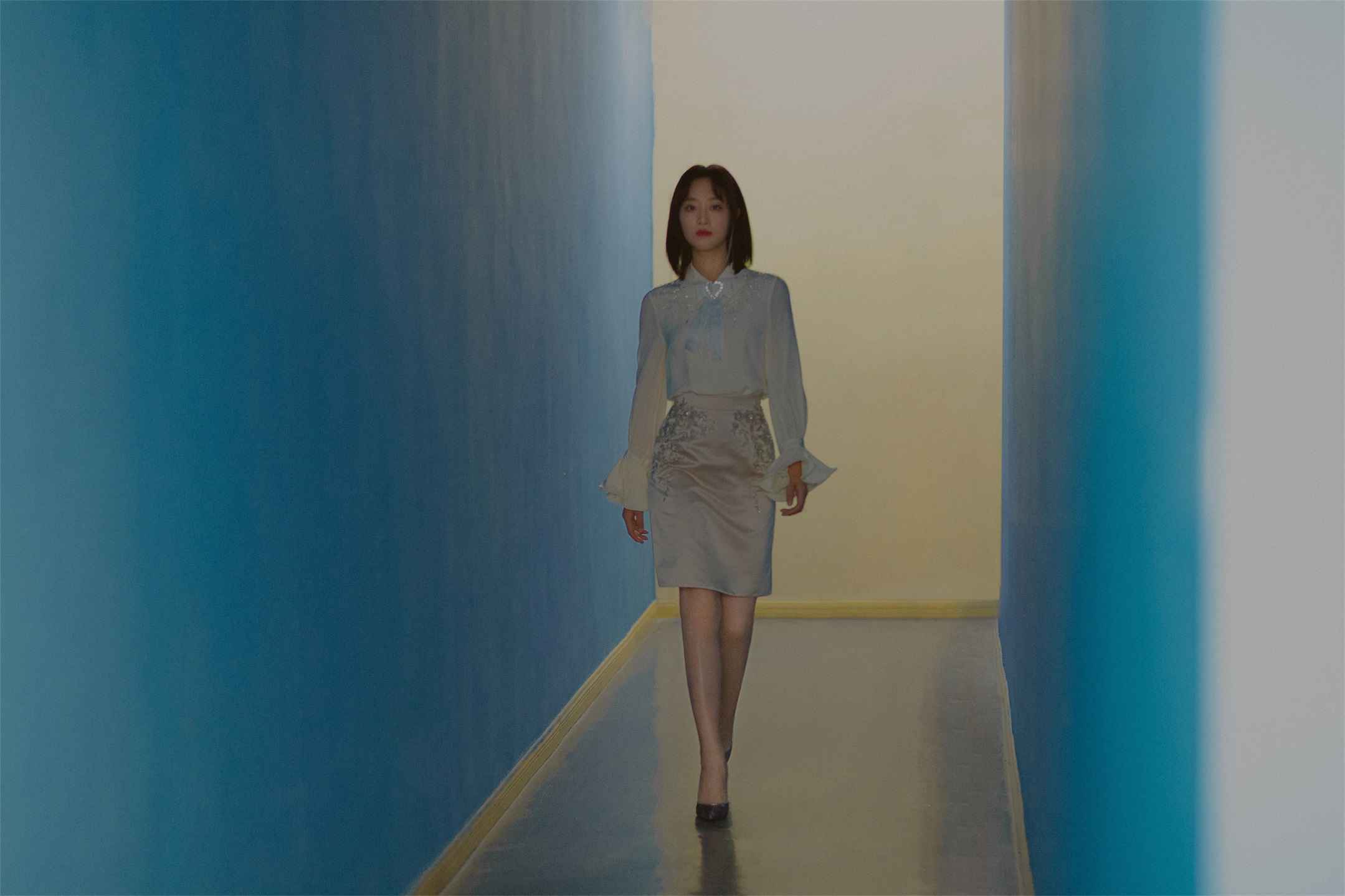 蓝盈莹《令人心动的offer》浪漫系穿搭彰显女性魅力