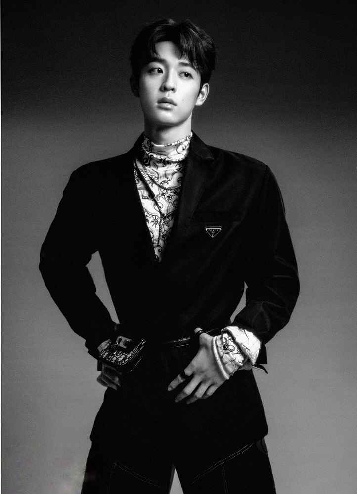 吴宇恒时尚新片曝光 怀抱萌宠温柔帅气