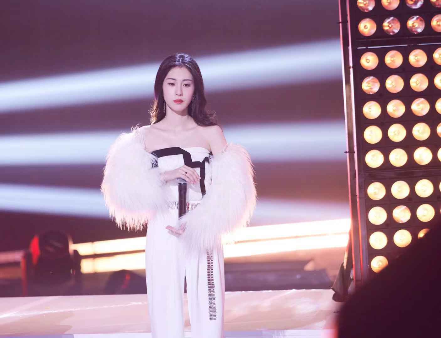 张碧晨回归好声音 助力那英寻天籁之音