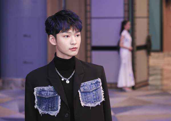 治愈系网剧超甜年下恋爆火，痞帅年下弟弟付伟