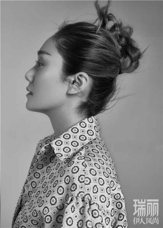 刘芸最新杂志大片曝光 复古摩登展本真魅力