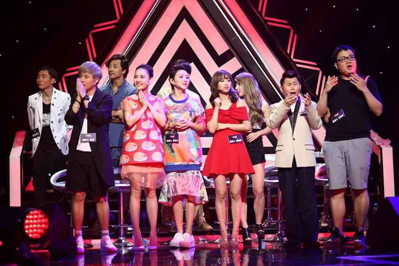 《歌手是谁》刘谦“坑人” 李湘甘当配角