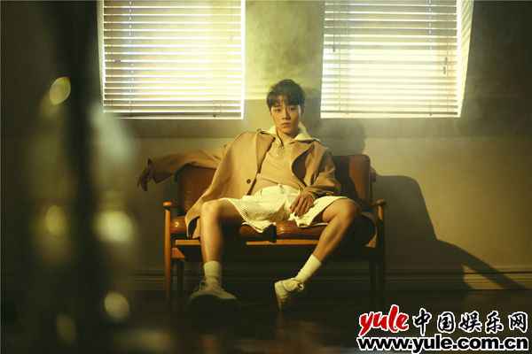 高嘉朗新歌《巷子里的猫》 幽邃独语谱写孤独诗章