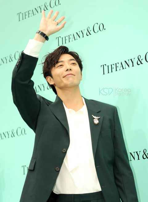 [图多]狮子馆长金材昱旋风访台 心疼粉丝淋雨直道歉