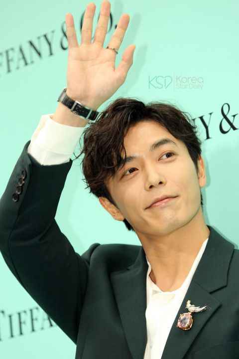 [图多]狮子馆长金材昱旋风访台 心疼粉丝淋雨直道歉