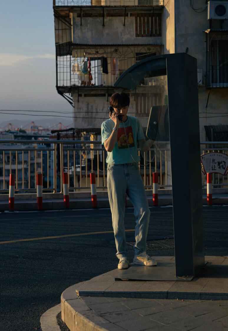 陈立农《青春的酸也很甜》 MV上线 穿越平行时空演绎酸甜青春