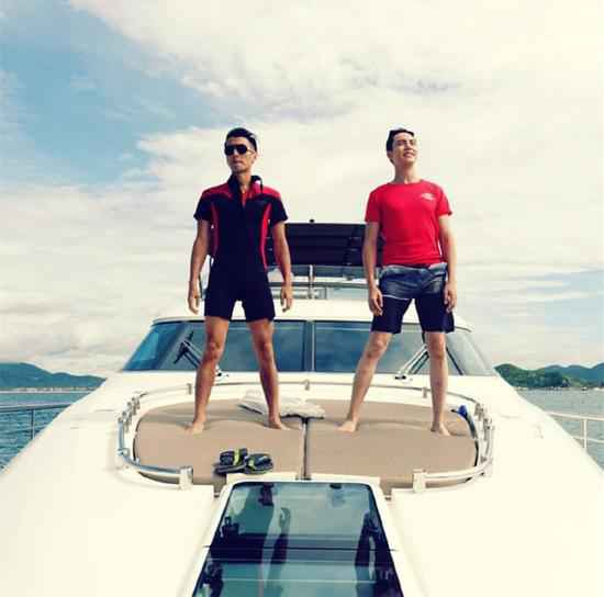 男神真壕！谢霆锋陈伟霆乘游艇出海超拉风