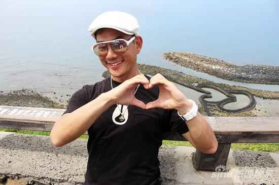 舒淇绑铅块湿身下海 当“侠女”刀工一流