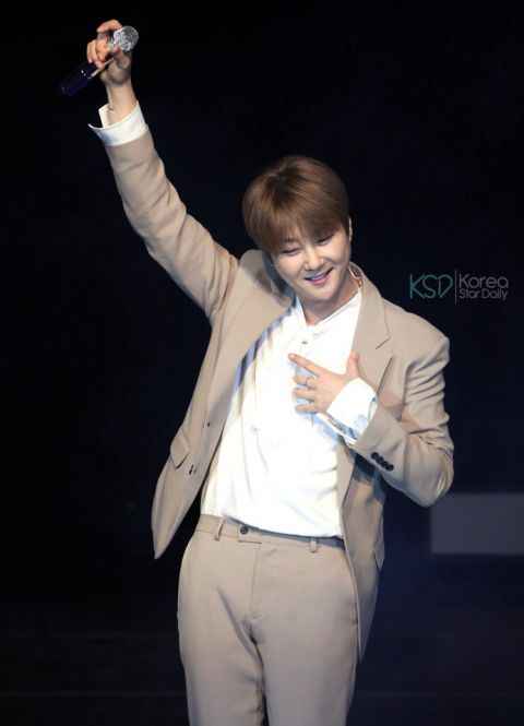 浪漫深情曲风粉丝最爱 申彗星直呼：幸好挑对开场歌曲！