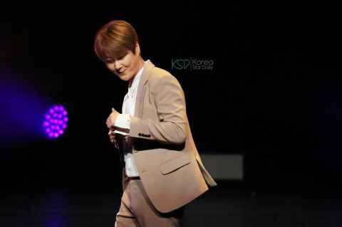 浪漫深情曲风粉丝最爱 申彗星直呼：幸好挑对开场歌曲！