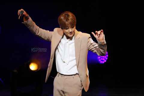 浪漫深情曲风粉丝最爱 申彗星直呼：幸好挑对开场歌曲！