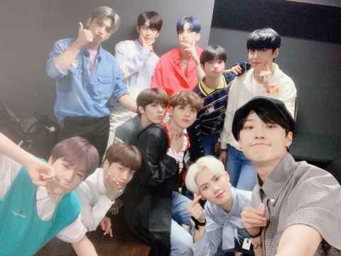 X1 超越前辈 刷新新人团体首周销量纪录!