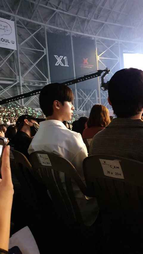 X1举行出道SHOWCON!曾出演《PRODUCE X 101》的李鎭赫、金旻奎、金施勋等人,都到场应援!