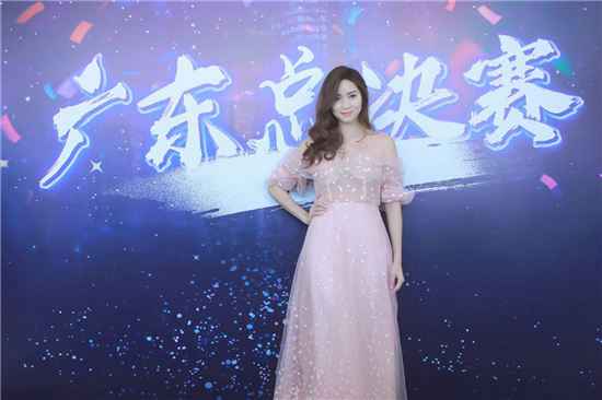 崔佳莹倾情献唱助阵“小小好声音”