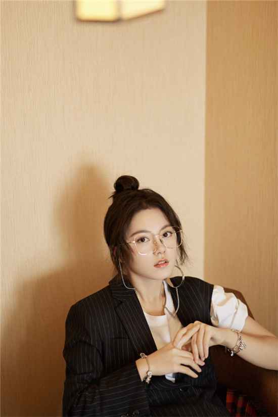 赵今麦《潮流合伙人》初营业 喜提“收银担当”