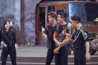 《勇敢的世界》今日播出,杨迪、陈乔恩团结一致彰显集体意识