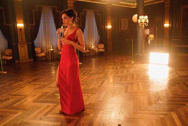 林-曼努尔·米兰达导演处女作《倒数时刻》发布剧照 《红色通缉令》发加朵幕后照