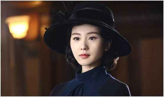 民国造型谁惊艳？王鸥华丽，刘诗诗惊艳，看了伊丽媛才知道气质有多重要