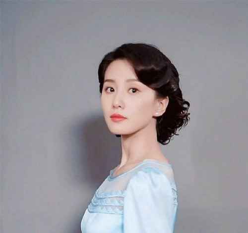 民国造型谁惊艳？王鸥华丽，刘诗诗惊艳，看了伊丽媛才知道气质有多重要