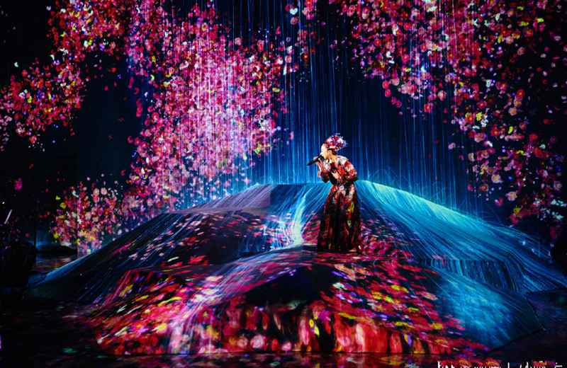 《歌手当打之年》米希亚又一次精心布置舞台,人景合一美仑美奂