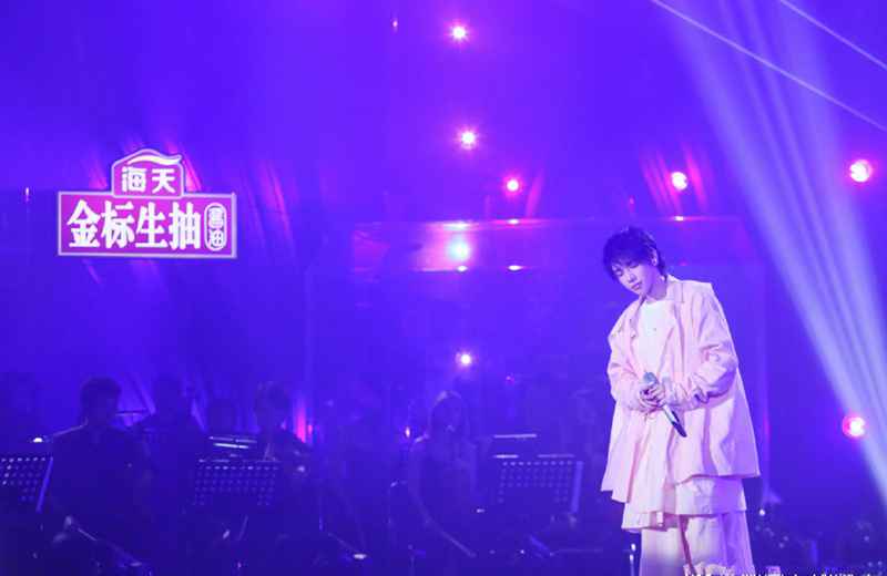 《歌手当打之年》华晨宇用音乐传达温暖,关爱抑郁症人群