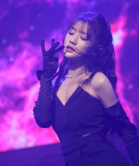 陈意涵Estelle23岁生日会:首秀性感舞姿 霸气撕衣引尖叫