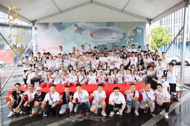 《没有工作的一年》辣目洋子万鹏演绎无业姐妹花