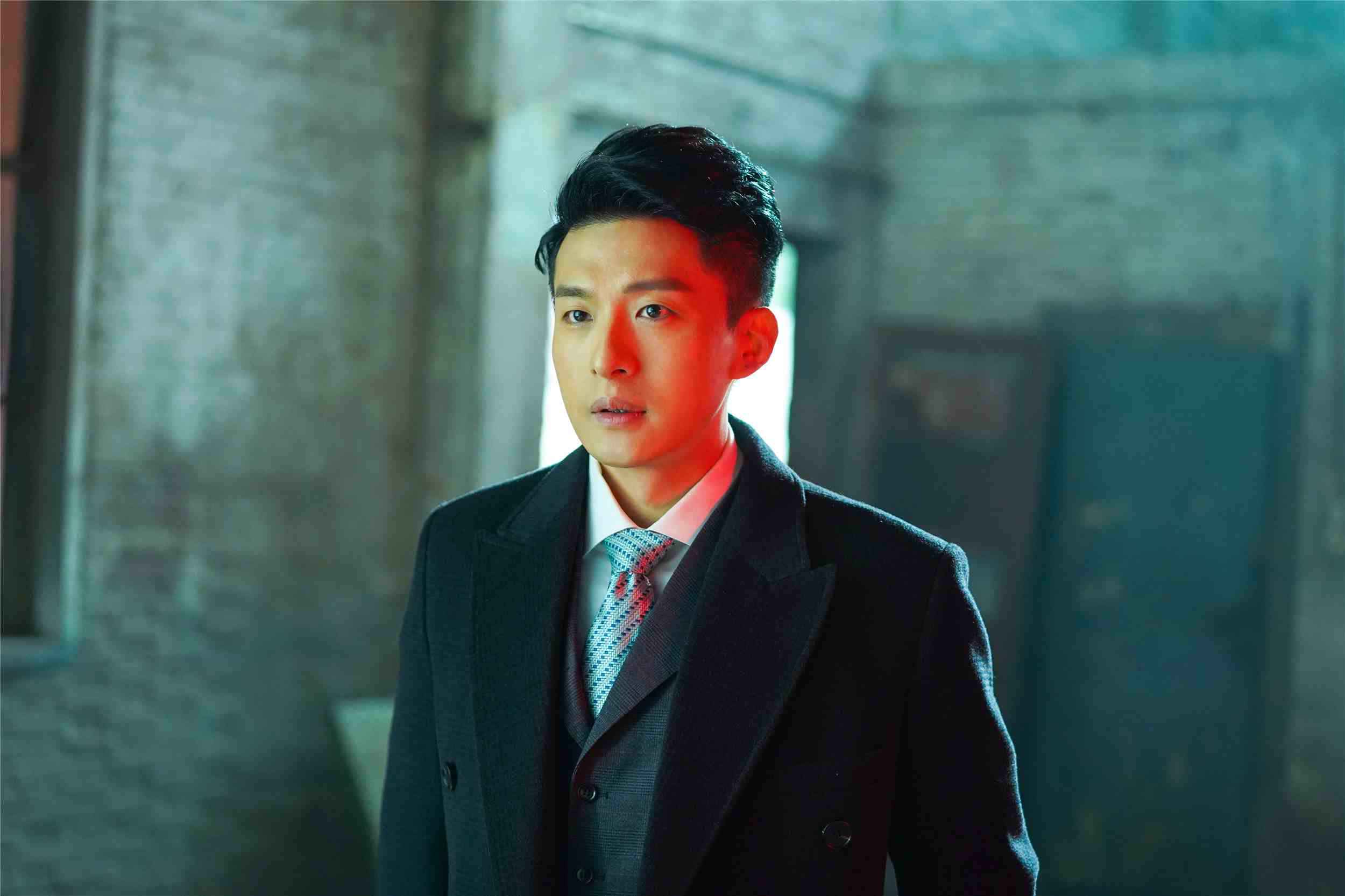 《惊蛰》持续热播 孙艺洲受伤苏醒难掩心酸