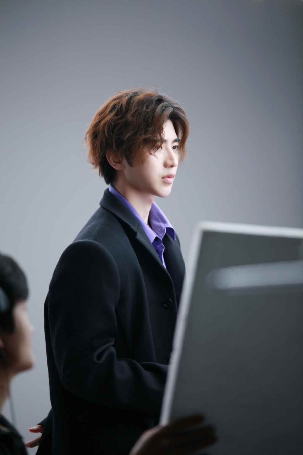 蔡徐坤拍摄花絮图公开 工作狂大奎VS可爱小葵你pick谁?