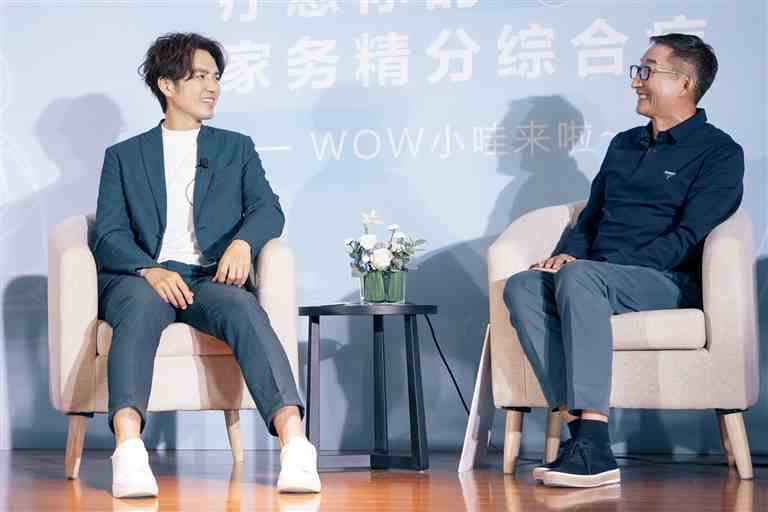 钟汉良空降品牌线下活动 现场大合唱《悠闲时光》