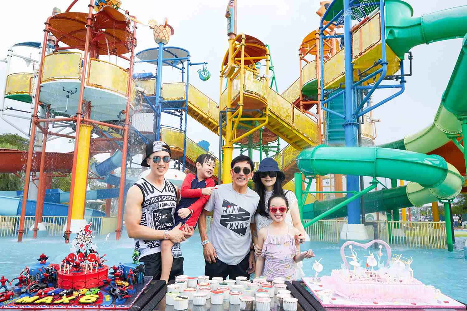 吴尊惊喜现身品牌活动全家同游迪士尼温馨十足