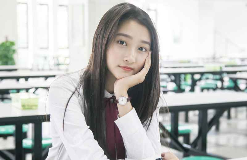 晓彤腰细实在无敌，贾玲忍不住让腾哥一起感受，他竟这么做？