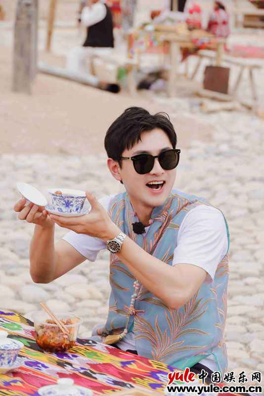 《极限挑战宝藏行》寻宝新疆博斯腾湖 金靖王彦霖湖上刺激漂移