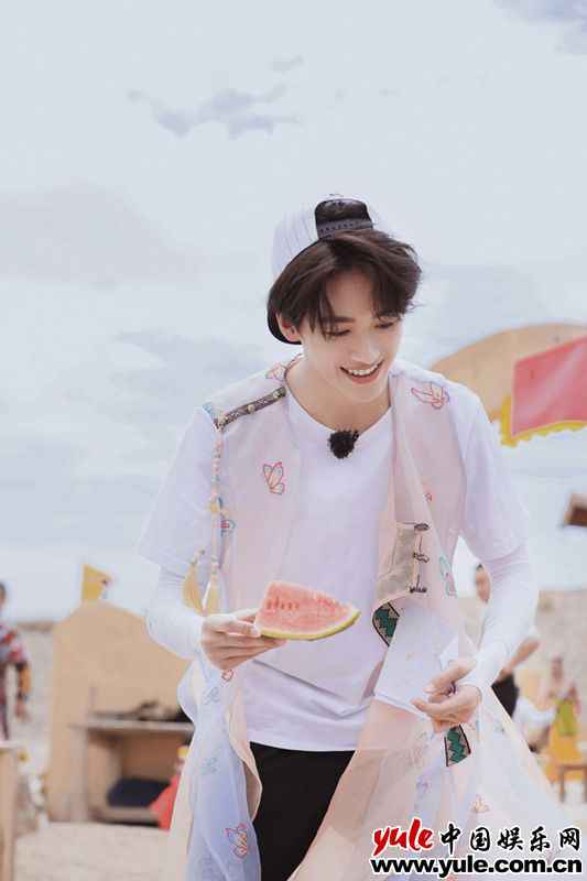 《极限挑战宝藏行》寻宝新疆博斯腾湖 金靖王彦霖湖上刺激漂移