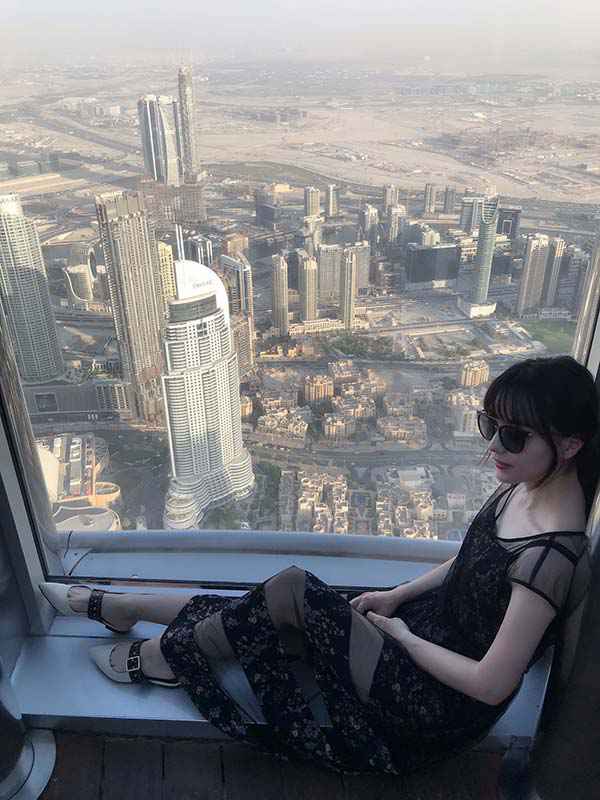 一场迪拜高空跳伞 围棋女神黑嘉嘉怎么就从优雅变成可爱了？