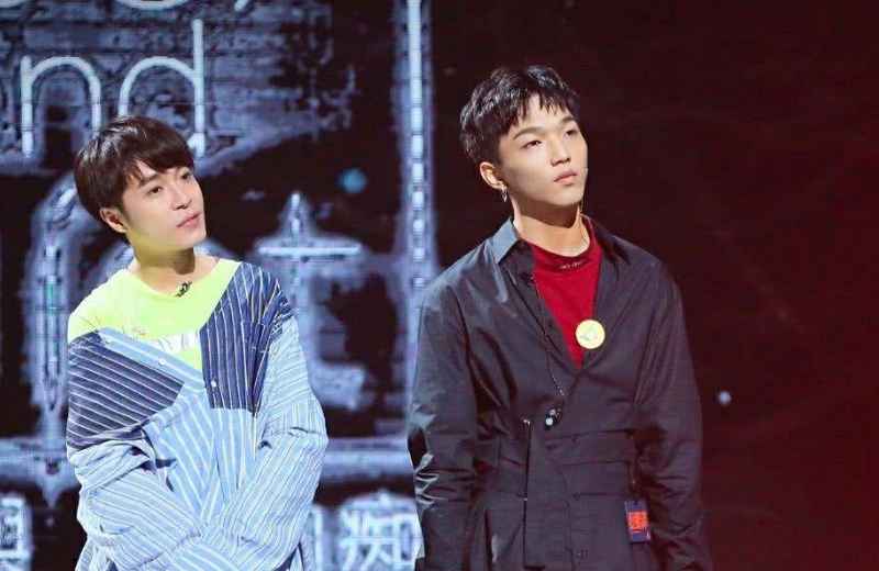 李宇春华晨宇合作《西门少年》，双“宇”组合背对背深情演唱