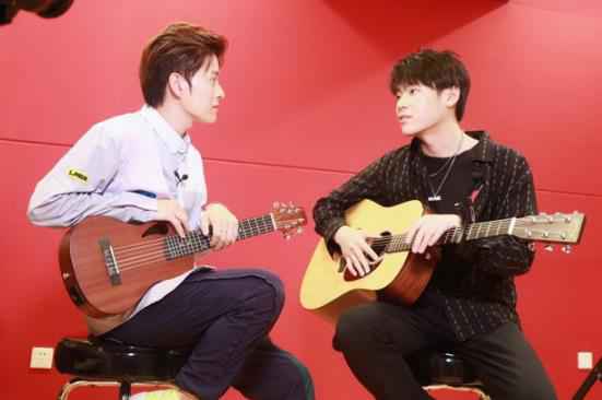 隔壁老樊《多想在平庸的生活拥抱你》 获“内地年度热门单曲”