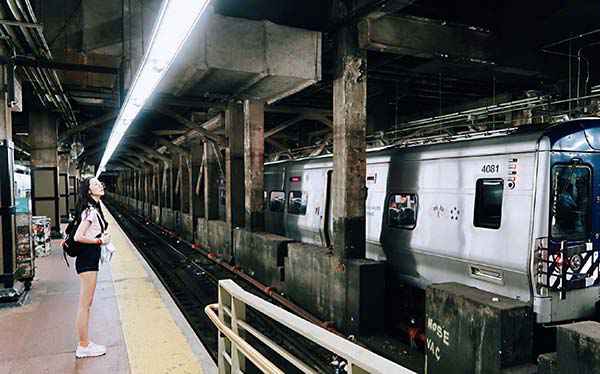 韩雪晒标准游客照 麻花辫俏皮可爱活力十足