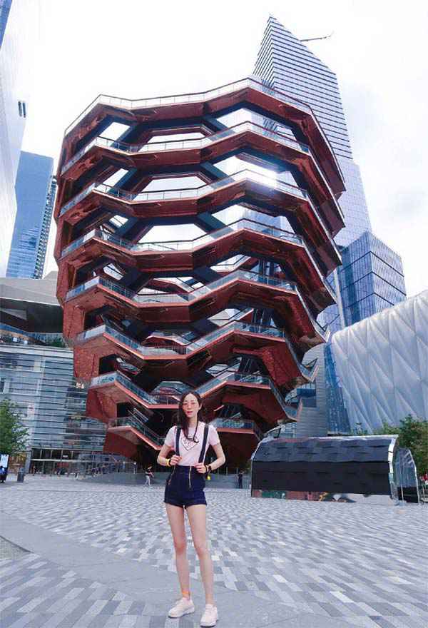 韩雪晒标准游客照 麻花辫俏皮可爱活力十足