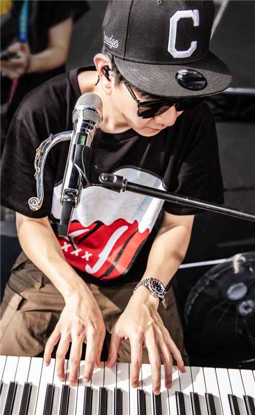 林俊杰南昌精彩开唱，彩排照荷尔蒙爆棚