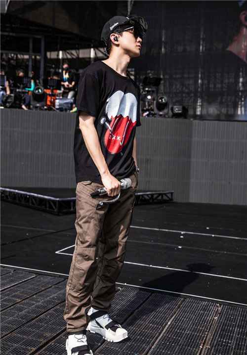 林俊杰南昌精彩开唱，彩排照荷尔蒙爆棚