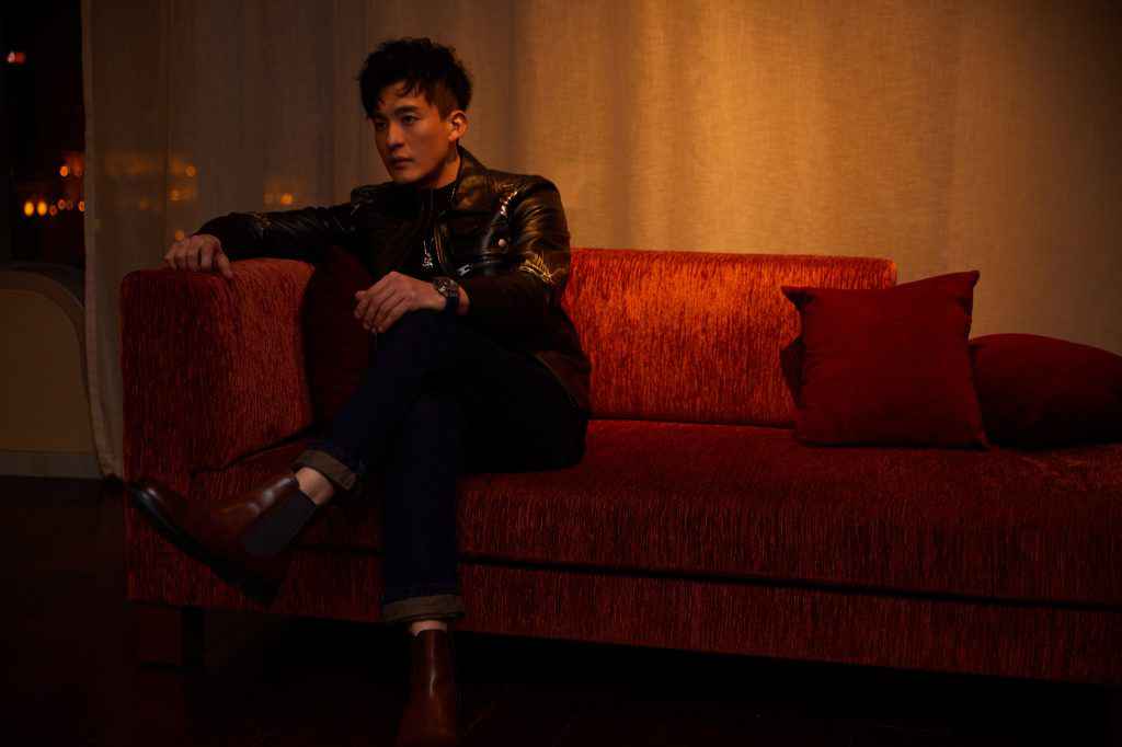 孙艺洲悲惨“被化妆” 一头雾水表情可爱