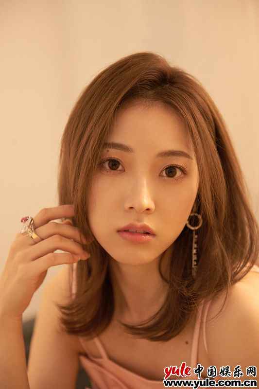 创作才女SING许诗茵全新单曲《因你成诗》 温柔细腻道出少女心事