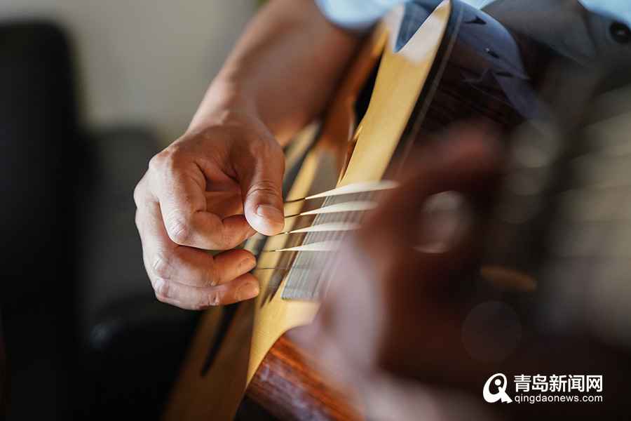 《八大关》主唱张文成父亲节发新歌 《火车往北开》回到有爸爸的时光