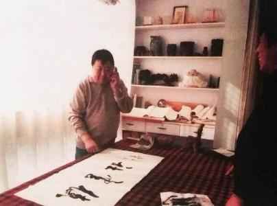 为德云社纠错表示欢迎，可你暴跳如雷的表演过于夸张，蹭热度罢了