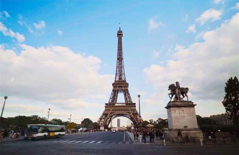 《周游记》:周杰伦、萧敬腾随性巴黎游,周董魔术太亮眼