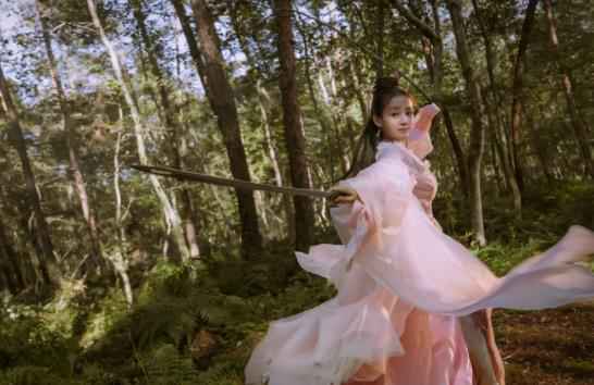 《媚者无疆》：小成本“巨制”的逆袭