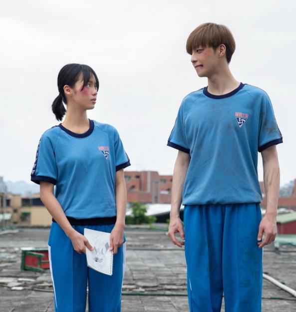 陈立农《格格不入》MV上线 重返校园演绎直面自我的勇气