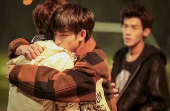 王皓轩《沙海》完美收官 “成长进行时”男孩演绎之路不停歇