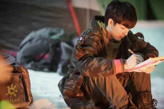 王皓轩《沙海》完美收官 “成长进行时”男孩演绎之路不停歇